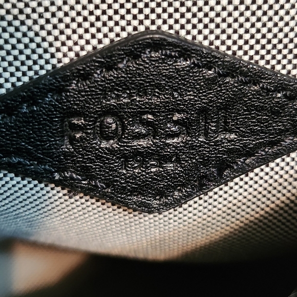 Fossil Black PEBBLED Leather FLAP Shoulder Bag, EUC - Picture 4 of 17